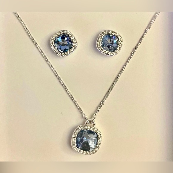 NINE WEST NECKLACE & EARRING SET - Picture 3 of 5